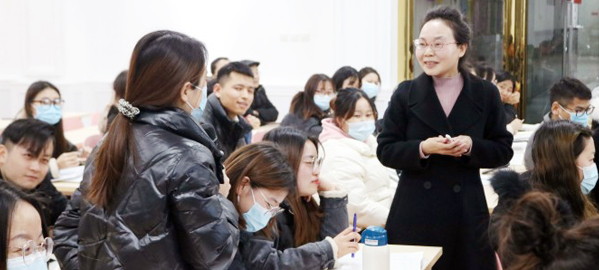 岚皋 专家指导+名师授课+培优补弱+日清月结的教学模式