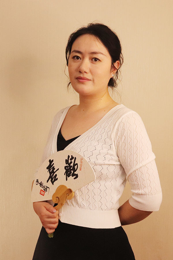 岚皋石亚利 研究生学历,毕业于陕西师范大学