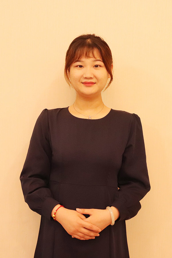 岚皋文哲 本科学历，优秀班主任